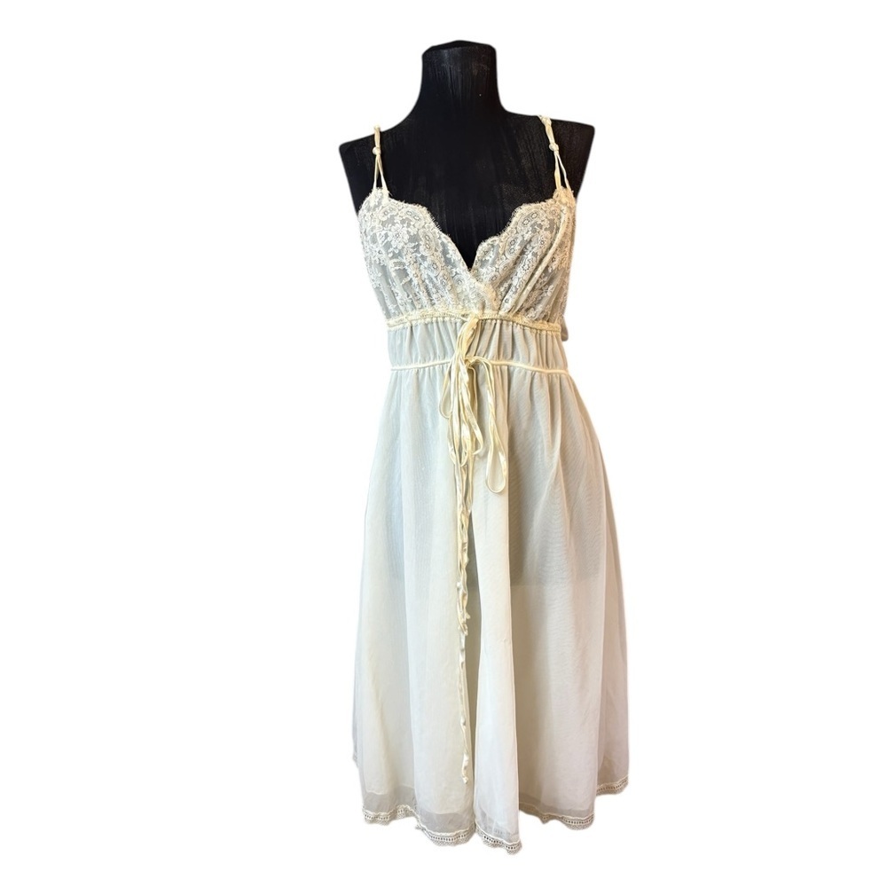 Vintage *Damaged* Off-White Lace Nylon Nightgown